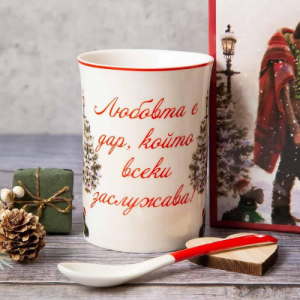 Порцеланова коледна чаша любов